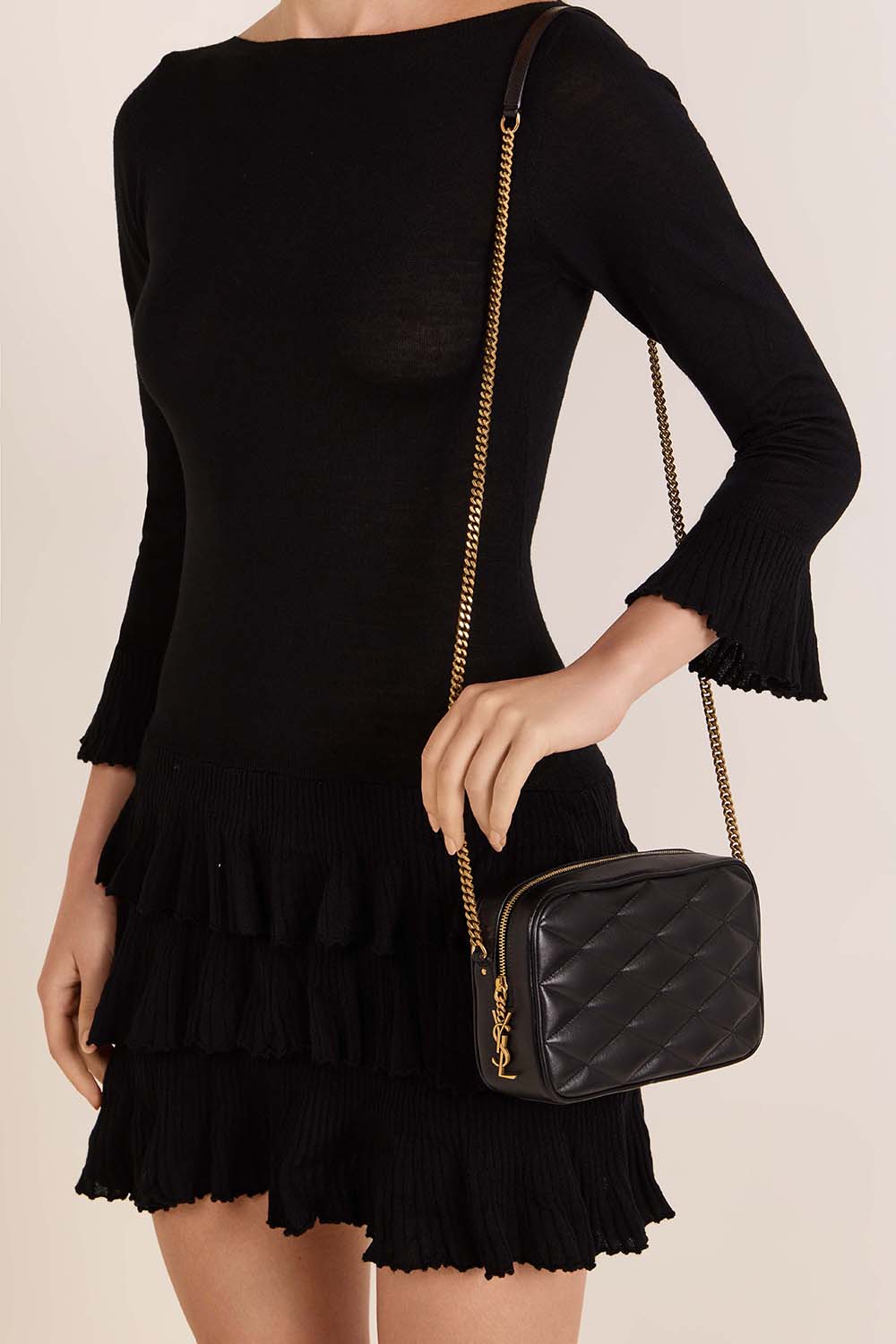 תמונת כל הלוק של תיק קאמרה סמול